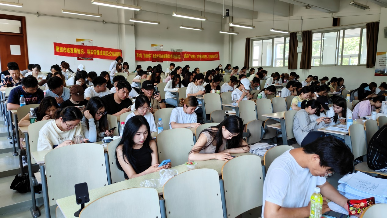 “期貨知識(shí)進(jìn)校園”暨第七屆“鄭商所杯”全國(guó)大學(xué)生金融模擬交易大賽宣講會(huì)新聞稿